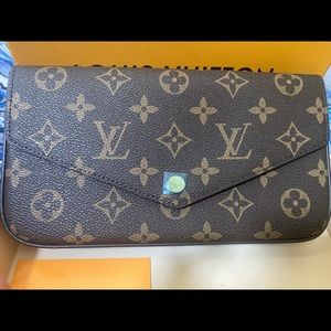 Hand bag with 2 inserts